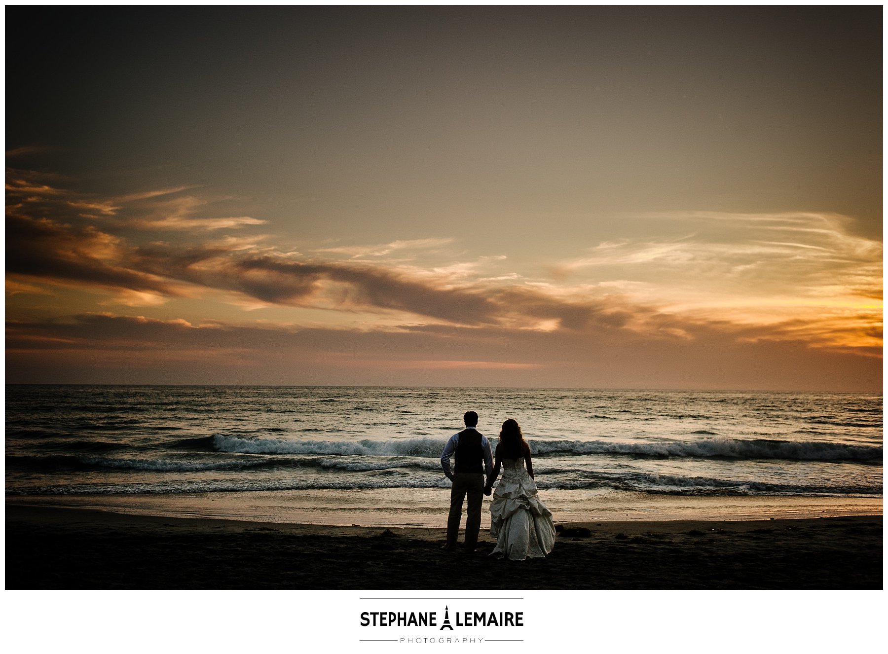 Sunset shot of couple at Torrey Pines State Natural Reserve