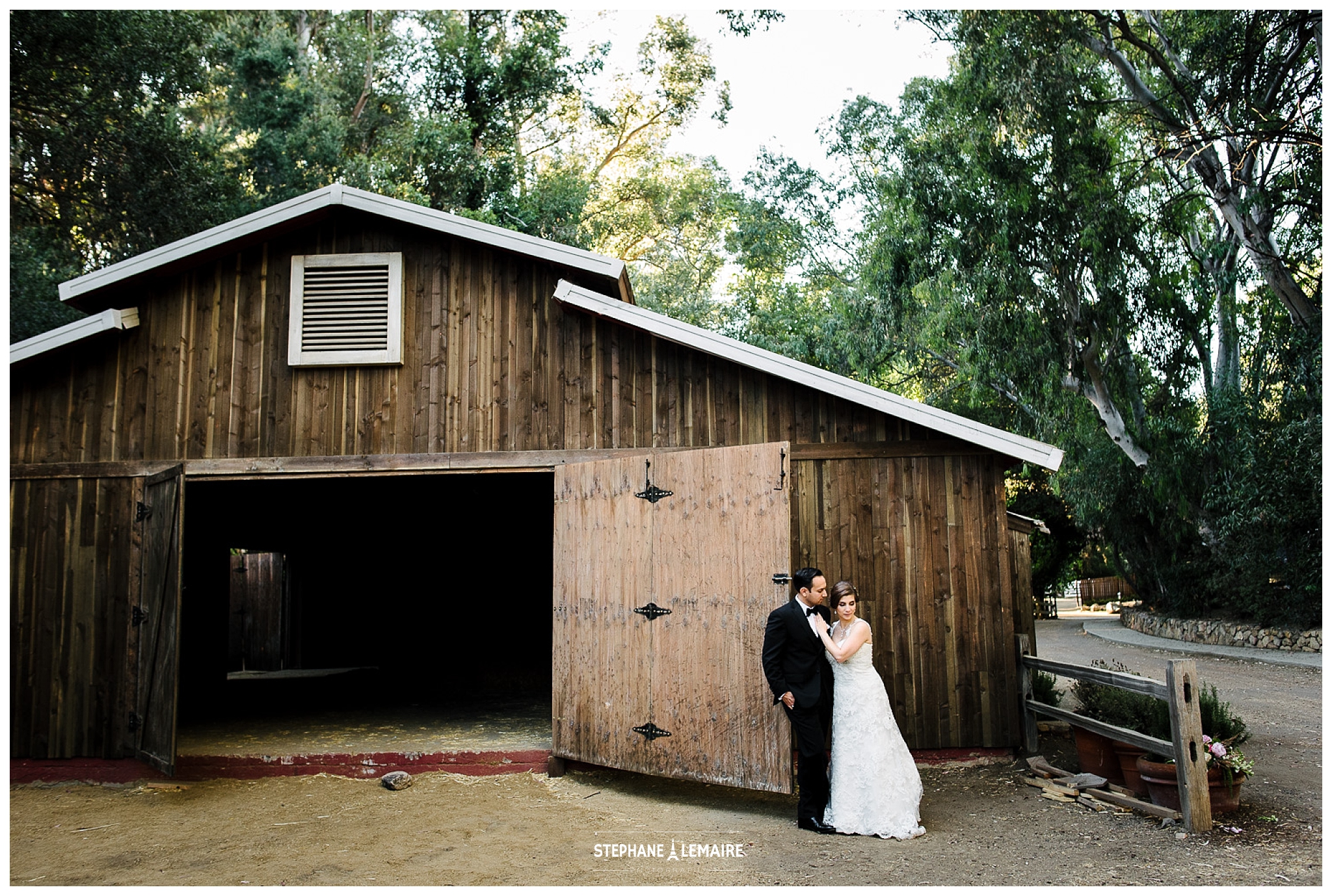 Calamigos Ranch wedding portrait at a barn by Stephane Lemaire Photography 