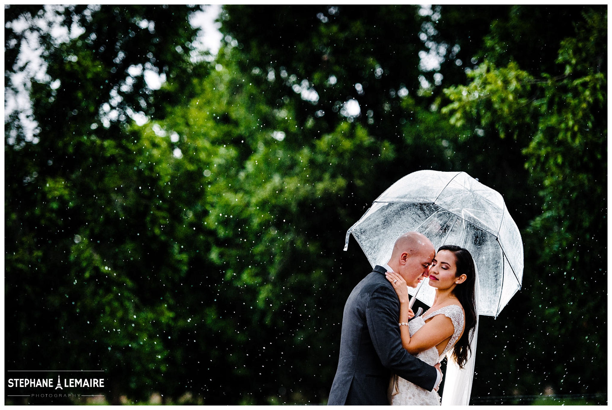Portraits of Bride and Groom in rain holding umbrella at Jardines Arco Iris Wedding by Stephane Lemaire 