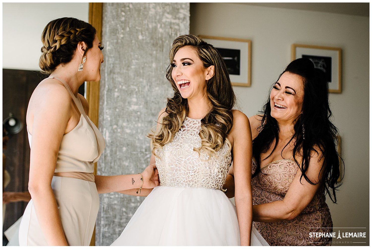 photo of bride and her mom at Hotel Indigo in el paso texas by stephane lemaire photography