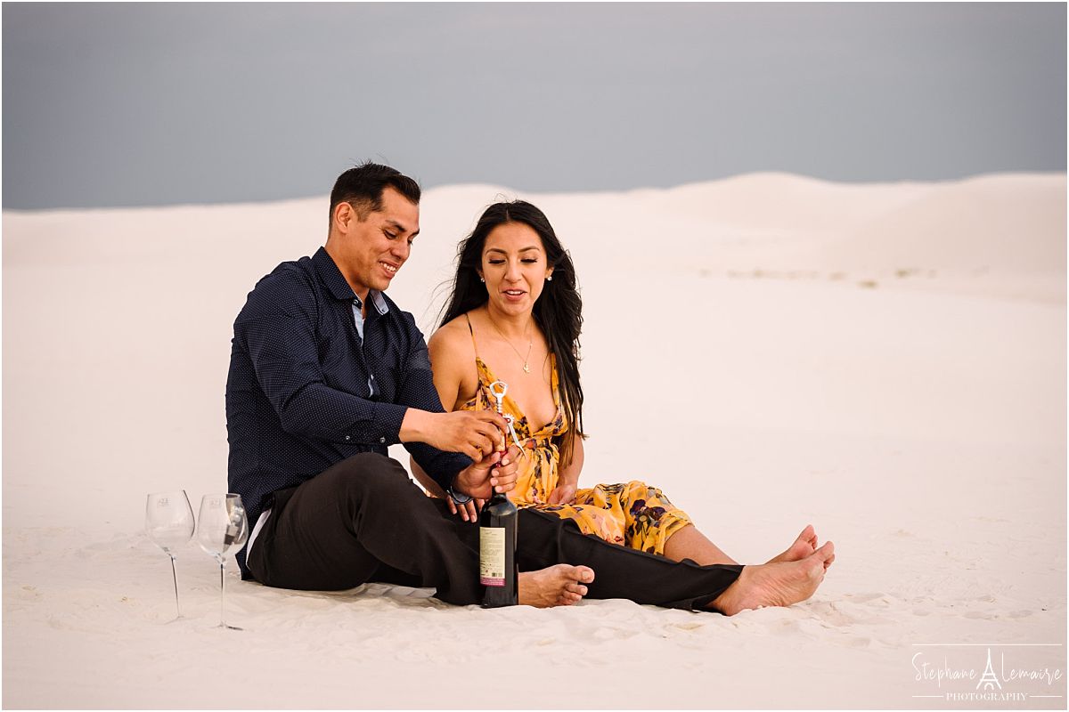 Couple drinking wine at White Sands National Monument by stephane Lemaire photography