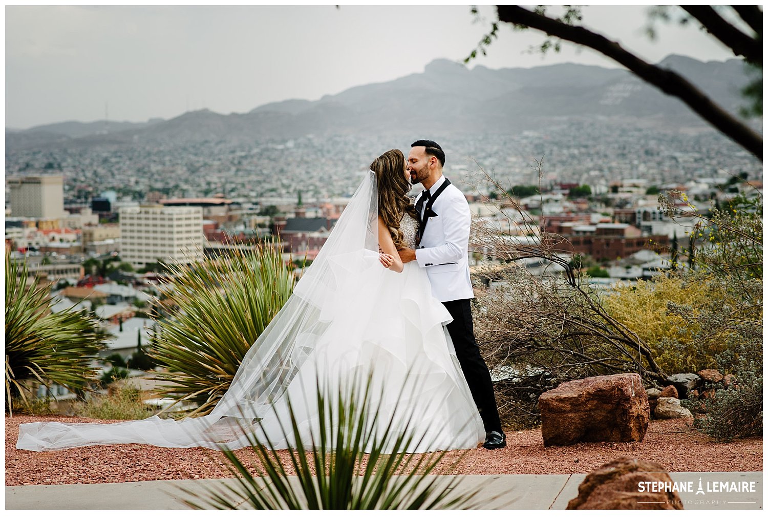 bride and groom portrait at Tom Lea Park in El Paso Texas by Stephane Lemaire photography
